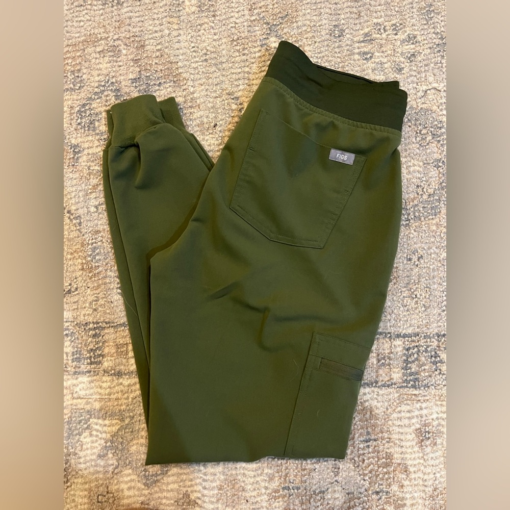 Figs dark olive green XS joggers